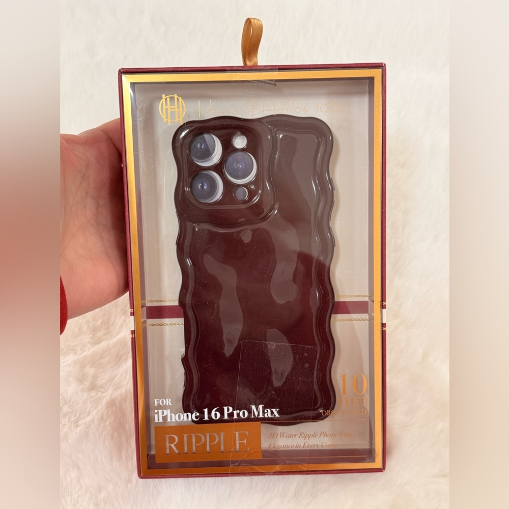 House of Harlow 1960 Ripple 3D Phone Case for iPhone 16 Pro Max - merlot